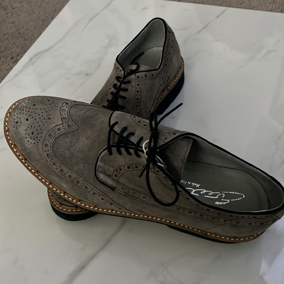 Eveet Suede Shoe - Picture 2 of 5